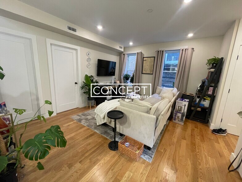 Building Photo - 64 N Margin St