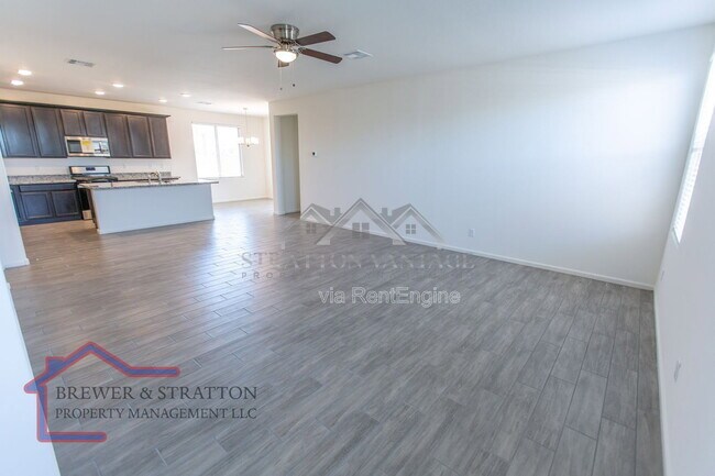 Building Photo - 827 W Nova Pl