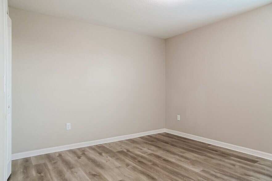 Building Photo - 11184 Leland Groves Dr