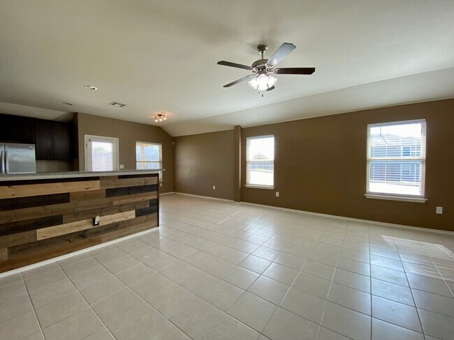 Building Photo - 466 Eagle Brook Ln