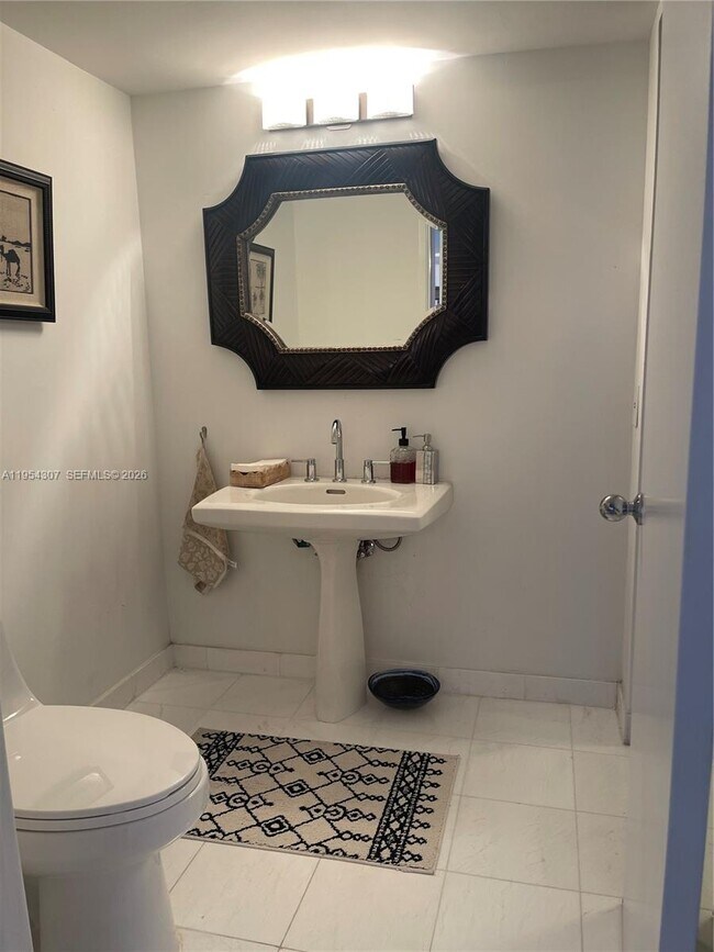 Building Photo - 19101 NE 36th Pl