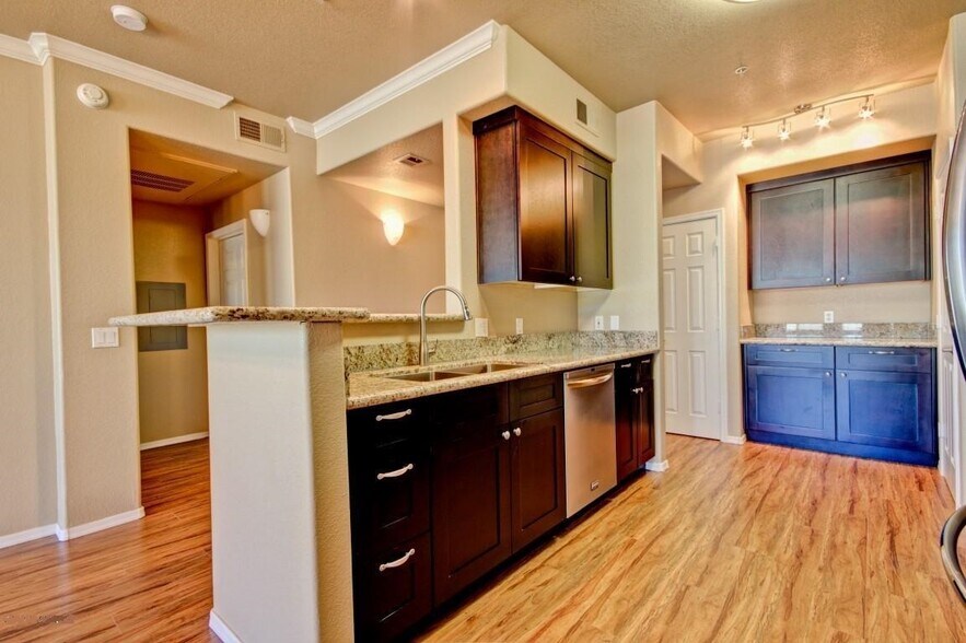 Kitchen - 435 W Rio Salado Pky