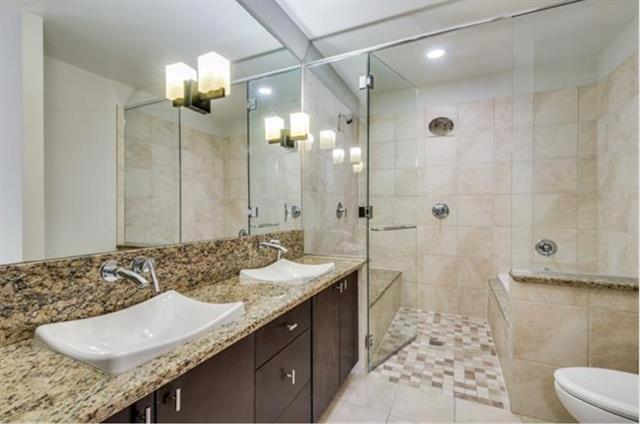 Building Photo - 2950 McKinney Ave