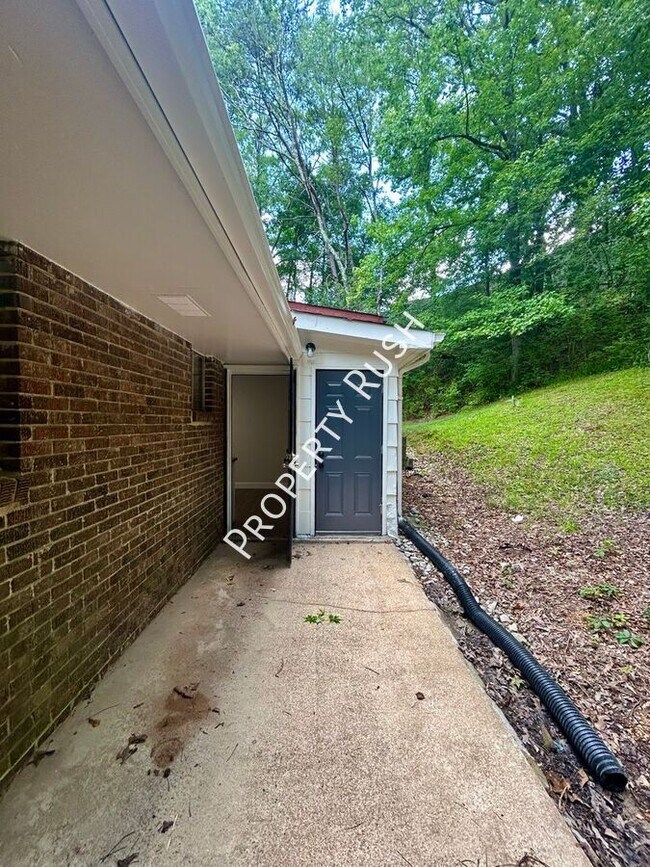 Building Photo - 3902 Youngstown Rd