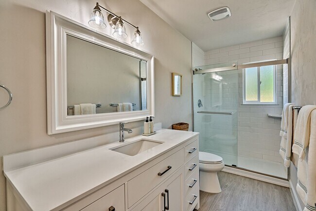 Building Photo - NEW HOME! 3/2  in Hawthorne