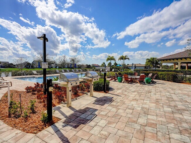 Building Photo - 837 SE Courances Dr