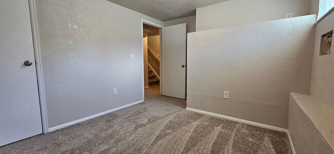 Building Photo - AVAILABLE NOW! Arvada 3 Bed 2 Bath Duplex New Paint New Flooring!