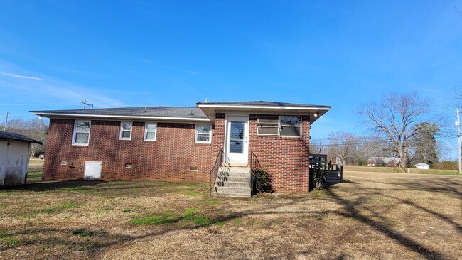 Building Photo - 206 Columbia Ave