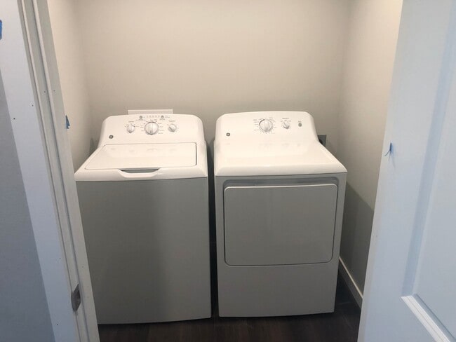 Building Photo - Spacious 3BR / 2.5BA Townhome with Private Rooftop Retreat