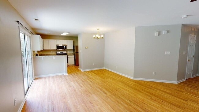 Building Photo - Recently Renovated Single Family Home in t...