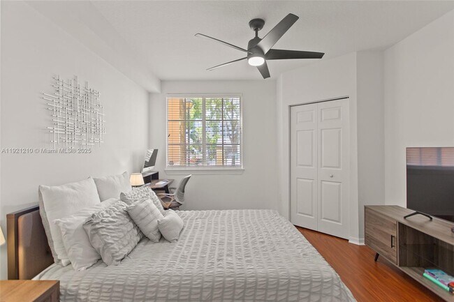 Building Photo - 6831 SW 44th St