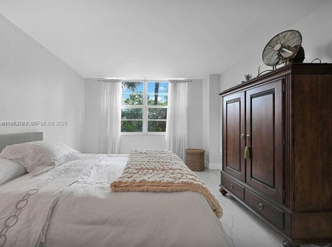 Building Photo - 2851 NE 183rd St