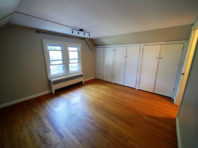 Building Photo - 1026 Springfield St