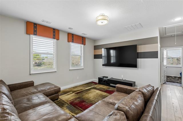 Building Photo - 628 Club Dr
