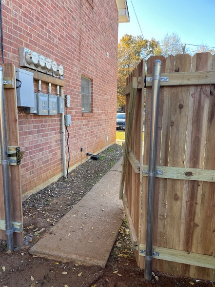 Building Photo - 304 Powers St