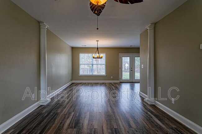 Building Photo - 208 Day Break Ct