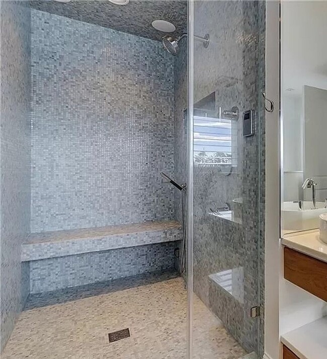 Building Photo - Spectacular Furnished Harbourfront Home in...