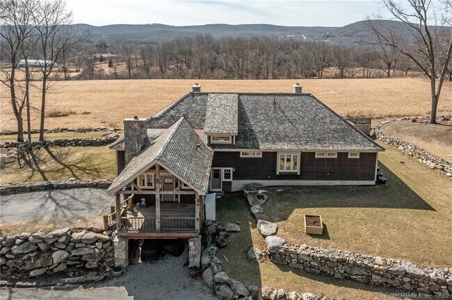 Building Photo - 121 Quaker Hill Rd