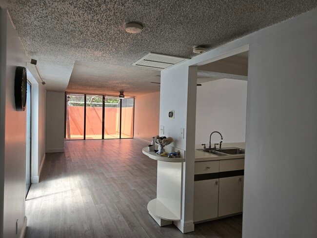 Building Photo - 10343 Greenhouse Rd