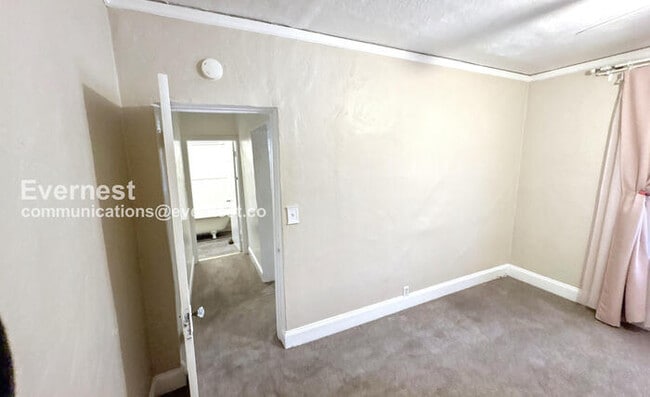 Building Photo - 605 E Santa Inez Ave