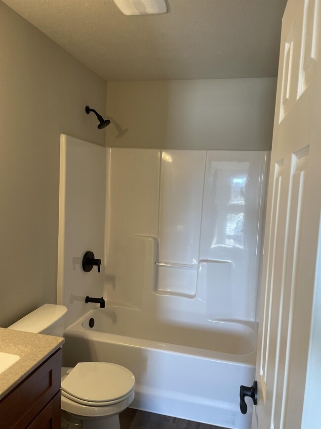 Building Photo - 1424 Cedar Cv Rd