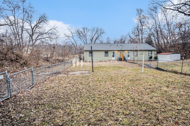 Building Photo - Updated Plattsmouth Duplex!