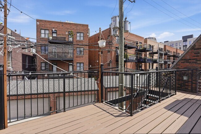 Building Photo - 2723 N Clark St