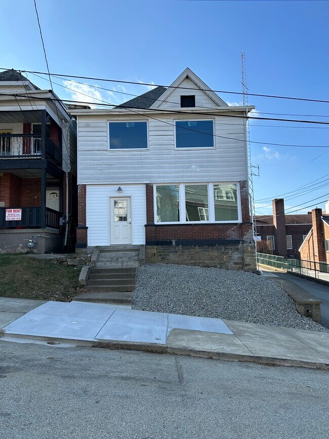 Building Photo - 104 Magee Ave