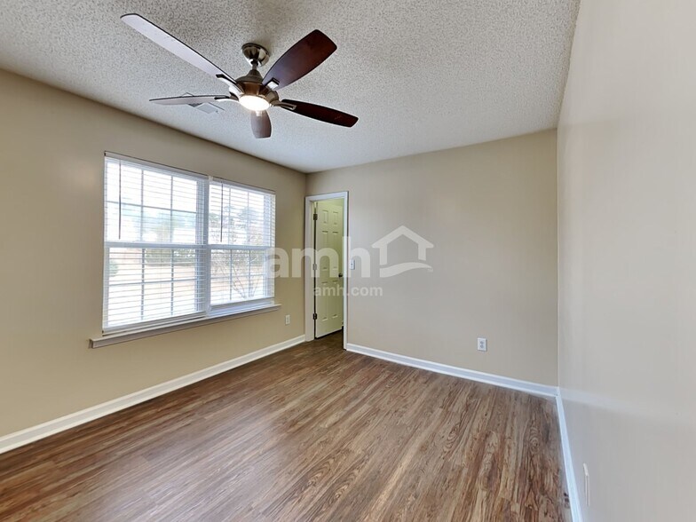 Building Photo - 542 Birchtree Valley Ct