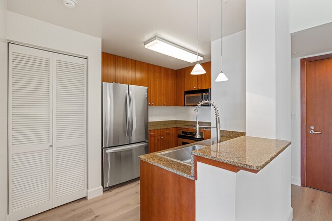 Building Photo - 246 2nd St