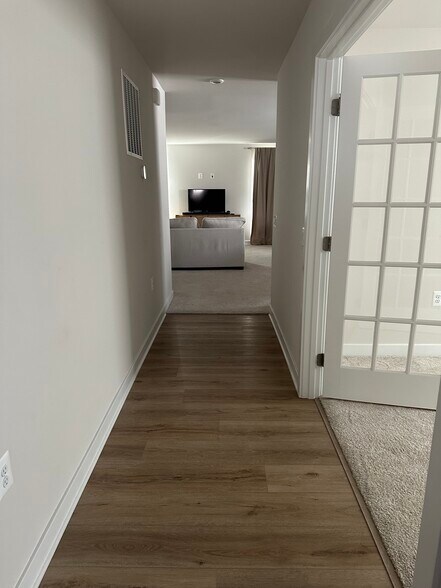 Building Photo - 7120 Iron Gall Ln