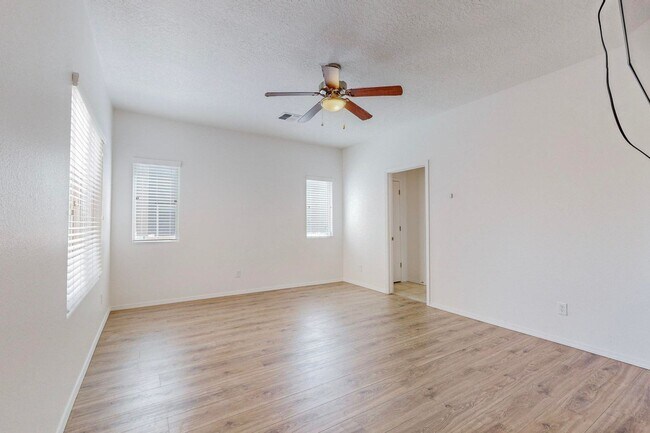 Building Photo - 3 bedroom, 2 1/2 Bath Pulte Ocotillo Model Home