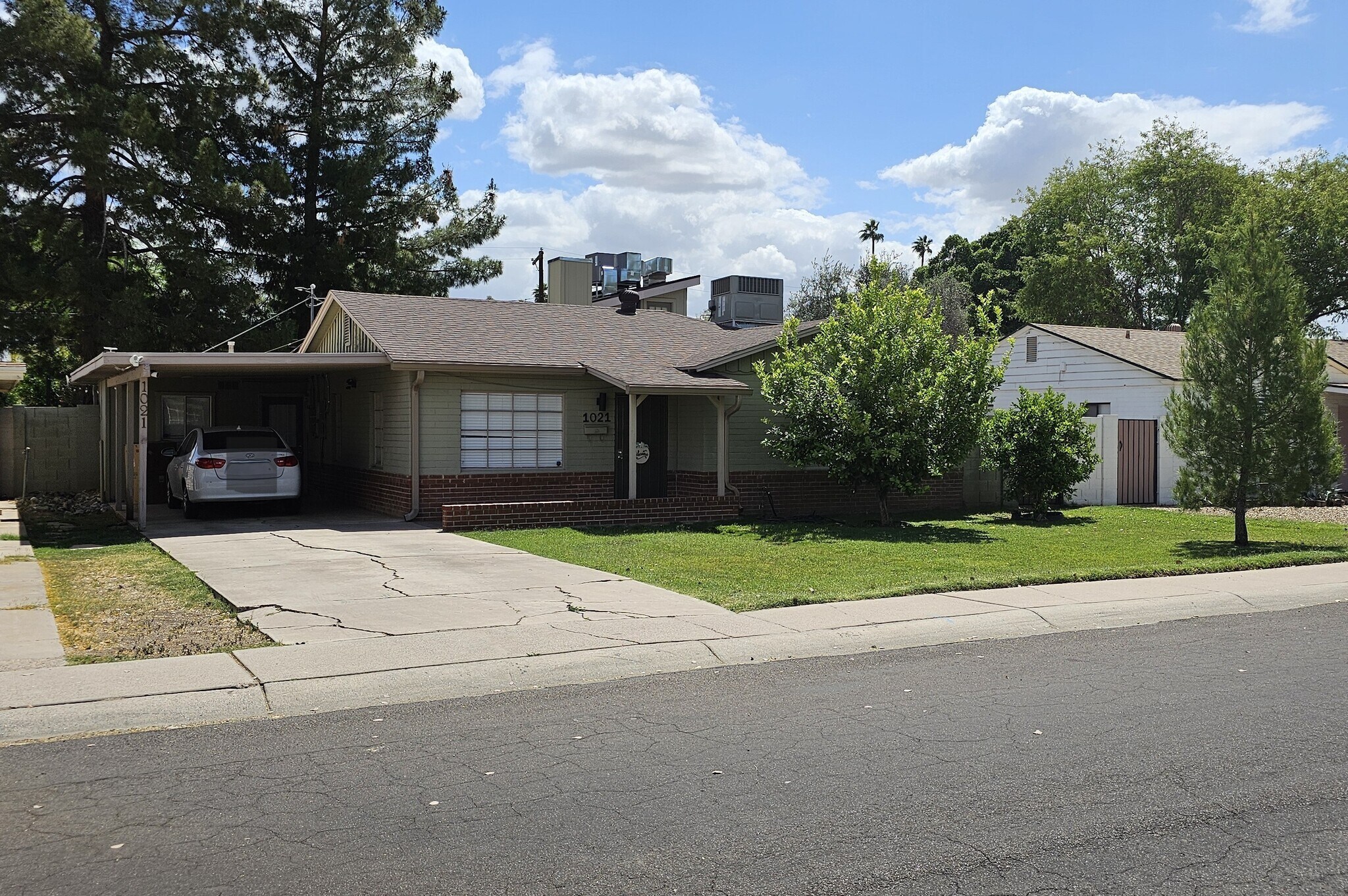 Building Photo - 1021 S Una Ave
