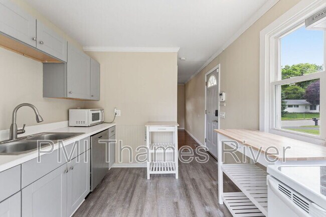 Building Photo - 98 Oslo St