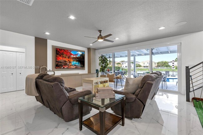 Building Photo - 4904 SW 166th Ave