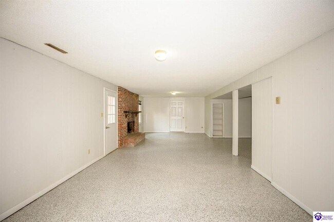 Building Photo - 237 Stratmoor Dr