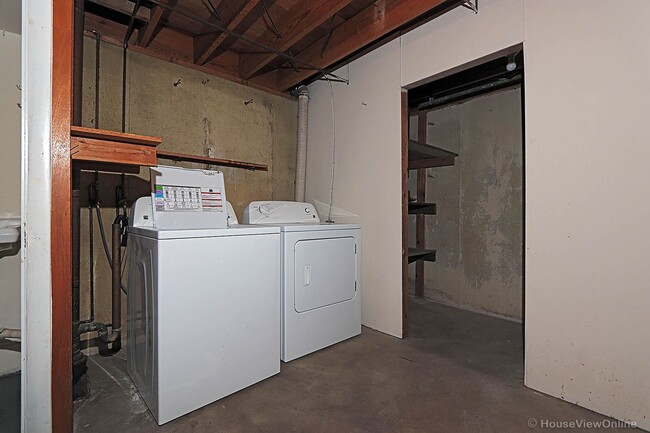 Building Photo - House Close To Campus- Available in July 2026