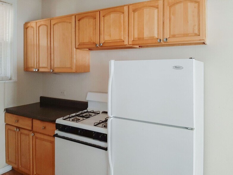 Building Photo - 5208 N Leavitt St