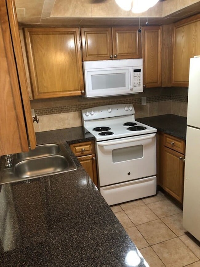 Building Photo - 10876
