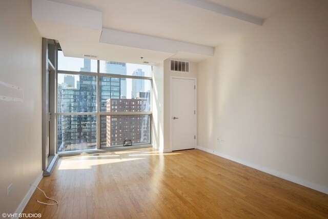 Building Photo - 303 W Ohio St