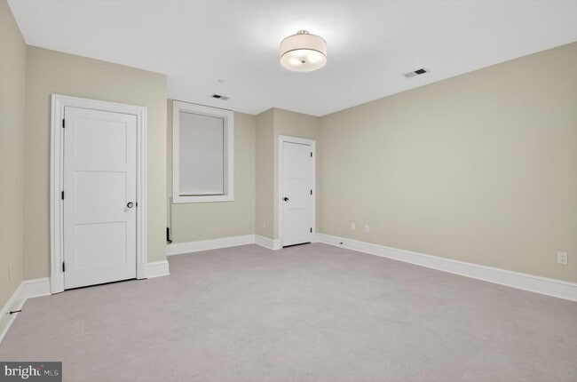 Building Photo - 5718 Huntington Pkwy