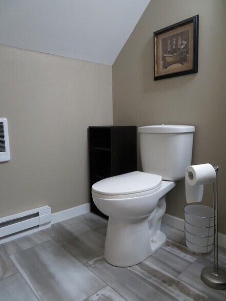 Bathroom - 1612 Blocki Ct