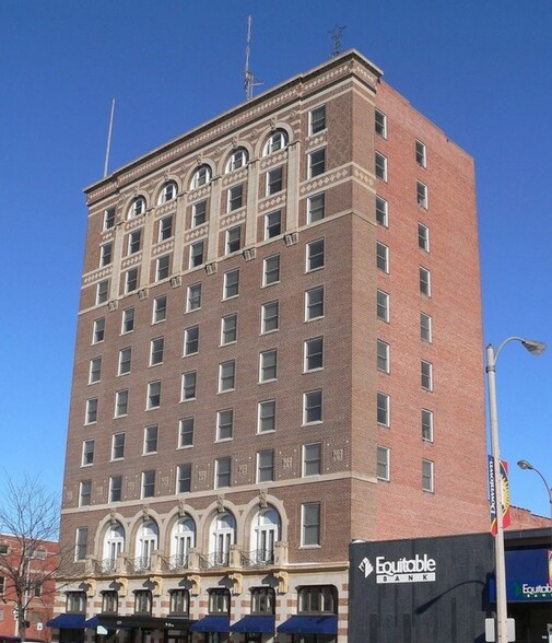 Building Photo - 123 N Locust St
