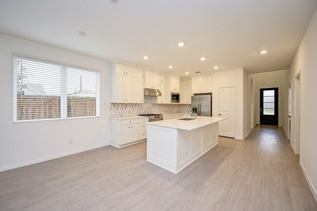 Building Photo - 6427 Seafoam Lake Dr