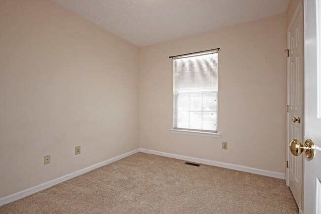 Building Photo - Charming Rancher in Fox Ridge Community