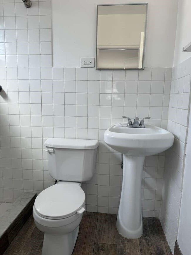 Building Photo - 126 SE 10th St