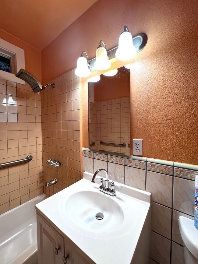 Building Photo - Inglewood Duplex