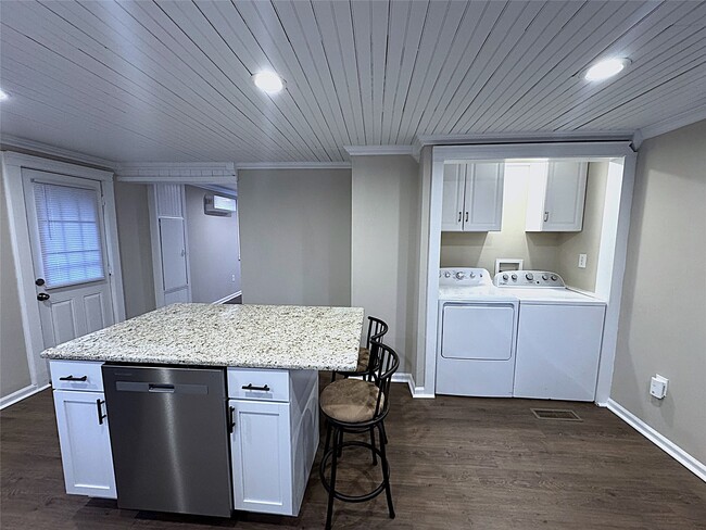 Building Photo - 1216 Vestal Rd