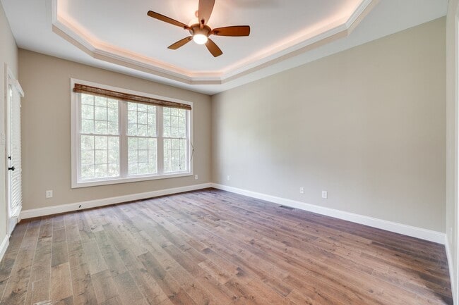 Building Photo - Beautiful 3 bedroom 2 bath Ranch with Bonu...
