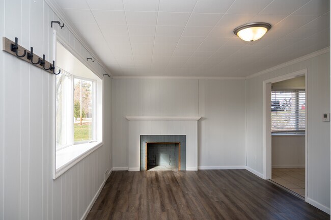 Building Photo - 3244 Marion Rd SE